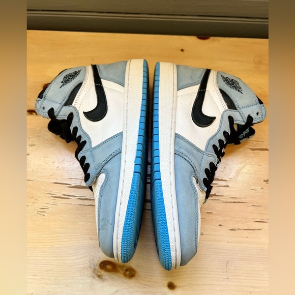 - Jordan 1 Retro OG High University Blue size 6 (GS) - Picture 8 of 9